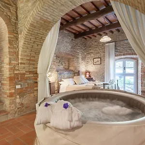 palazzo-del-borgo-chianni.it-tuscanyhotel.com/